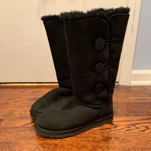 Ugg Bailey Button Triplet Size 8